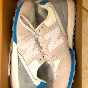 Women’s new balance sneakers